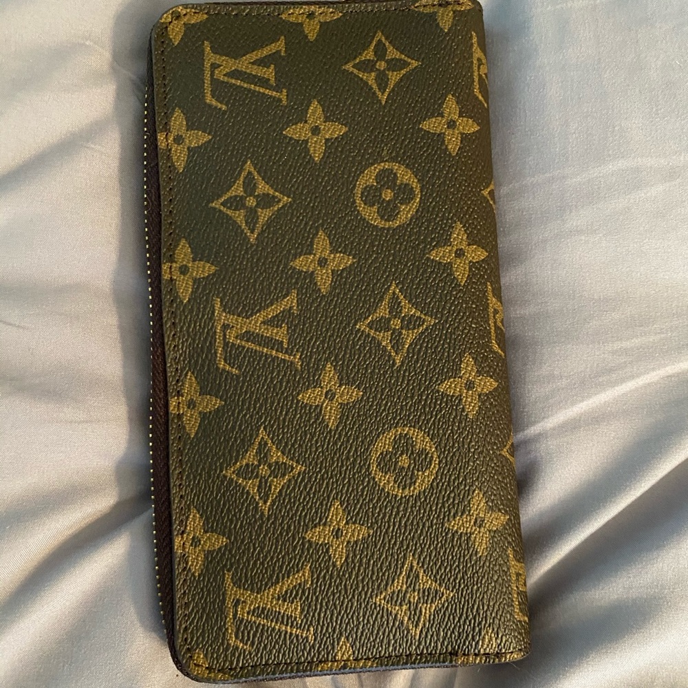 BRAND NEW Louis Vuitton Wallet